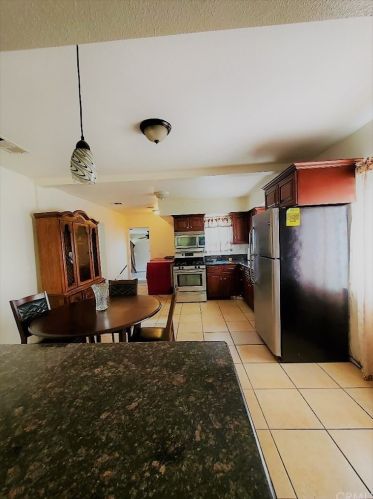 729 28th St, Bakersfield CA  93301-2560 exterior