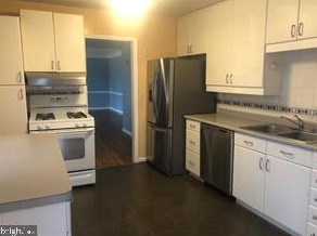 3201 Hessney Dr, Falls Church VA  22042-4204 exterior