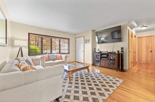 12 Covington St, Huntington Station NY  11746-8406 exterior