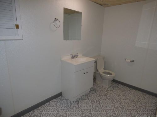 6 Ridgeland Cir, Wallingford CT  06492-2121 exterior