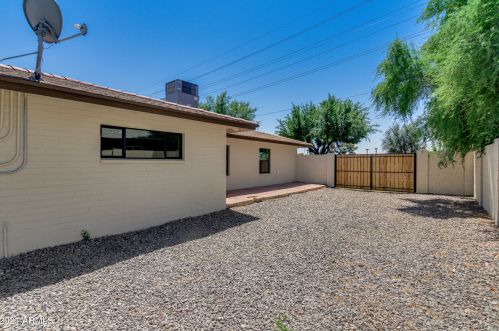 2902 18th Ave, Phoenix AZ  85015-6118 exterior