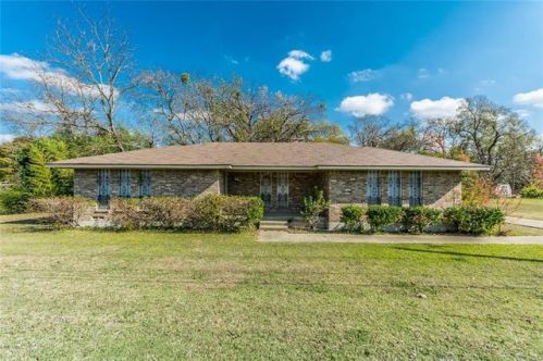 1634 Houston School Rd, Lancaster, TX 75134-2804