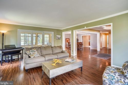 9111 Meadowcreek Ln, Lorton VA  22079-3238 exterior