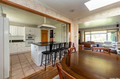 920 Bromton Dr, Westbury, NY 11590-5428