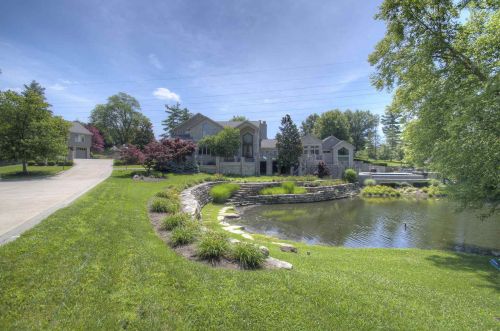 875 Squire Oaks Dr, Covington KY  41017-1342 exterior