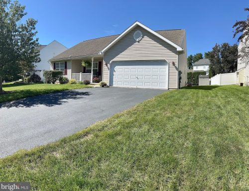 421 Colonial Ct, Blandon, PA 19510-9479