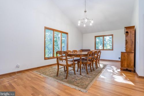 7 Waldron Ln, Flemington NJ  08822-1904 exterior
