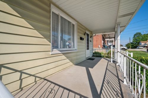 1366 Leaside Dr, Pittsburgh, PA 15207-2312