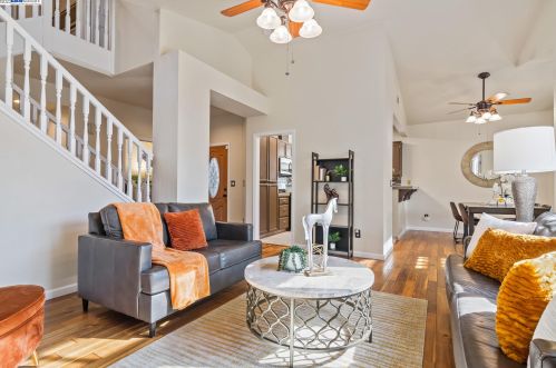 736 Clifton Way, Vacaville CA  95688-8547 exterior