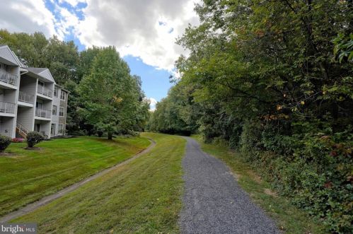 36 Holly Ct, Trenton NJ  08619-4633 exterior