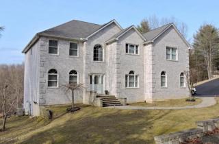 4024 Manor Dr, Stroudsburg PA  18360-9413 exterior