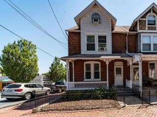 231 8th St, Kinderhook, PA 17512-1555