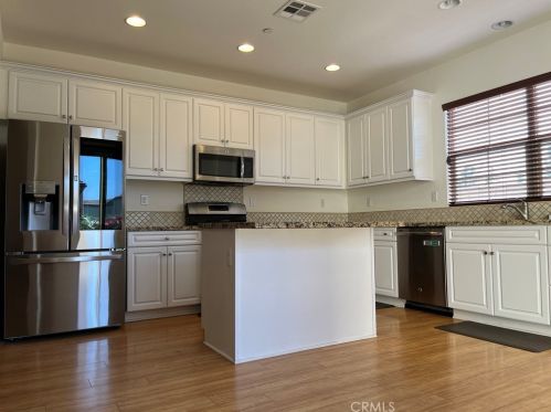 22030 Propello Dr, Santa Clarita CA  91350-8547 exterior