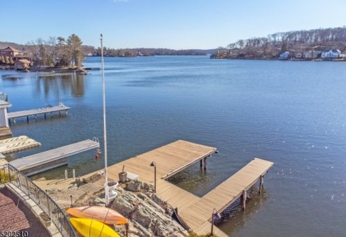 305 Squaw Trl, Andover, NJ 07821-2967