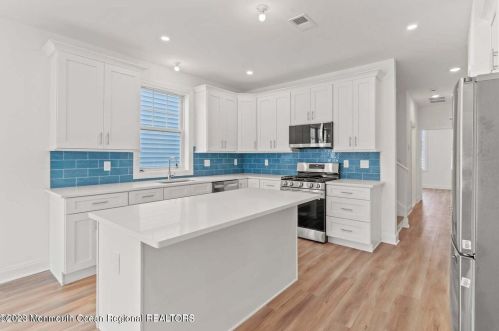 203 Kearney Ave, Pelican Island, NJ 08751-1822