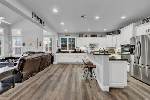 585 Topeka Ln, Vacaville CA 95687-4353 exterior