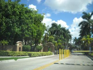 12556 53rd Ct, Hollywood, FL 33027-5474