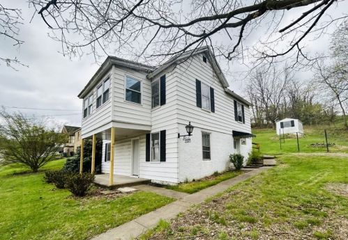 6470 2nd Ave, Library PA  15129-9522 exterior
