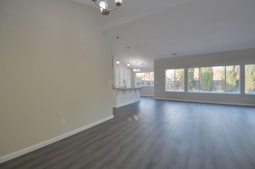 490 Santa Barbara St, Los Banos CA  93635-6324 exterior