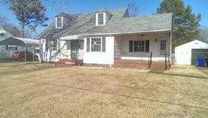 31 Loxley Rd, Portsmouth, VA 23702-1809