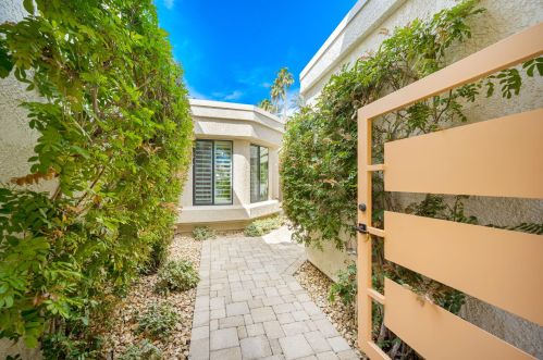77494 Calle Mazatlan, La Quinta CA  92253-2507 exterior