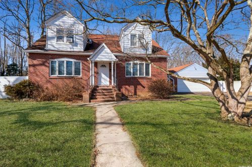 26 Westwood Ave, Deer Park, NY 11729-2806