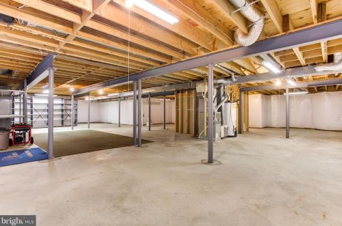 5594 Tucson Ct, Haymarket VA  20169-3145 exterior