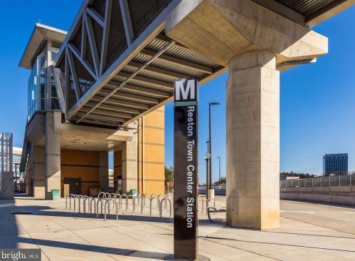 2120 Cartwright Pl, Herndon VA  20191-1903 exterior