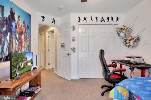 594 Sawgrass Dr, Charles Town WV  25414-5968 exterior