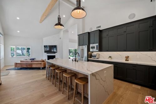 445 Sinaloa Rd, Simi Valley CA  93065-5430 exterior