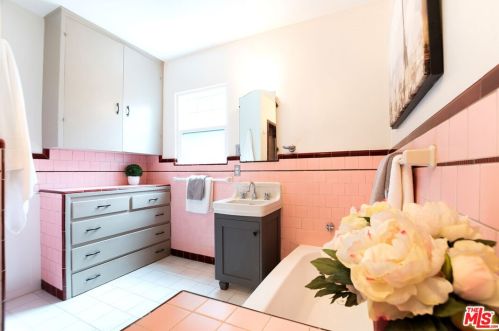 15206 La Maida St, Van Nuys, CA 91403-1920