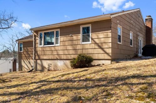 54 Piping Rock Dr, Waterbury CT  06706-2425 exterior