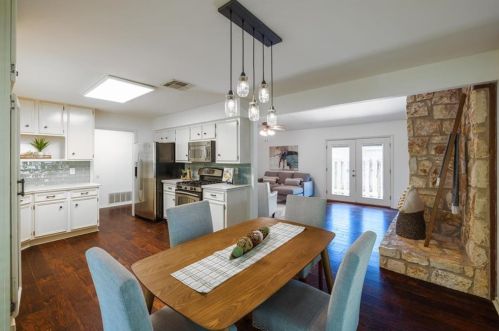 6803 Danwood Dr, Austin TX  78759-4614 exterior