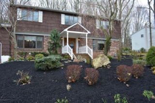 16 Churchill Ct, Morganville, NJ 07751-1007