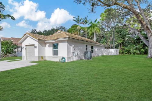 7757 Manor Forest Ln, Boynton Beach, FL 33436-8817
