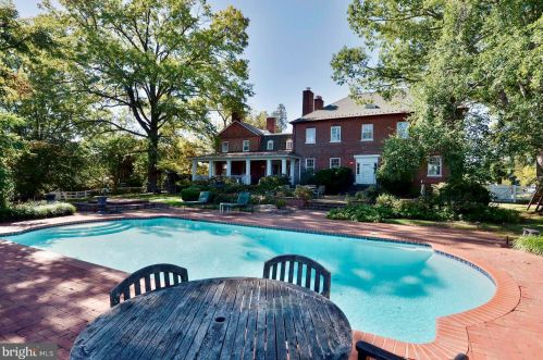 9414 Georgetown Pike, Great Falls VA  22066-2735 exterior