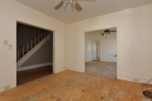 2111 Nameoke Ave, Far Rockaway NY  11691-3157 exterior