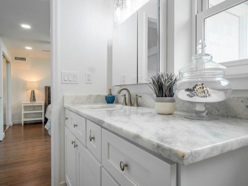 3201 Maritana Dr, Saint Petersburg FL  33706-4036 exterior