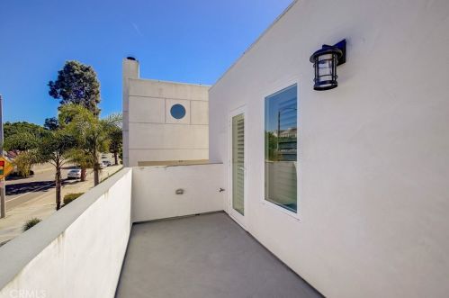 6152 Pacific Coast Hwy, Redondo Beach CA  90277-5906 exterior