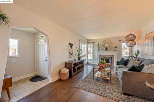 2350 109th Ave, Oakland CA  94603-4142 exterior