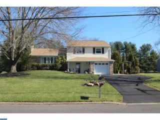 221 Chestnut Dr, Southampton, PA 18954-1532