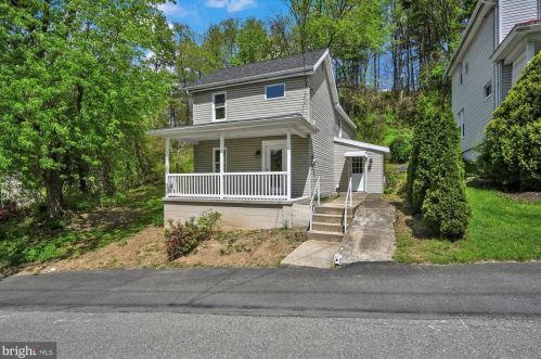 17 Mamies Ave, Primrose, PA 17901-8431