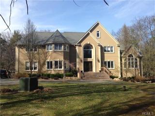 1098 Mombasha Rd, Monroe, NY 10950-5613