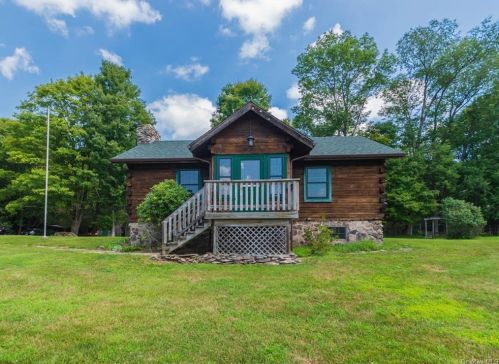 318 Perry Rd, Swan Lake, NY