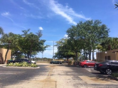 16022 Kilmarnock Dr, Hialeah FL  33014-6517 exterior