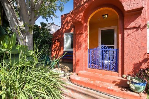 3807 10th St, Long Beach, CA 90804-5402