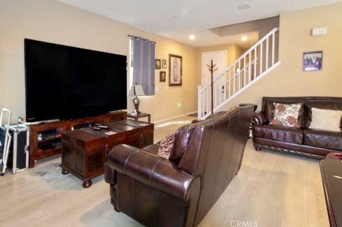 865 Pine Ave, Rialto CA  92376-4552 exterior