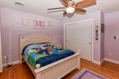 51 Hastings Rd, Dedham MA 02026-5407 exterior