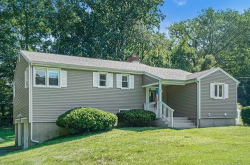 38 Pemberton Dr, Bridgeport, CT 06611-2206