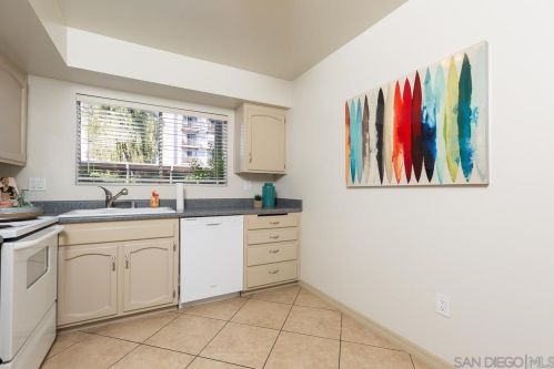6876 Hyde Park Dr, San Diego, CA 92119-2274